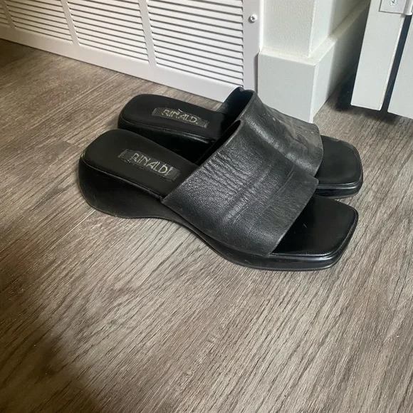 BLACK PLATFORM SANDALS - Picture 2 of 4